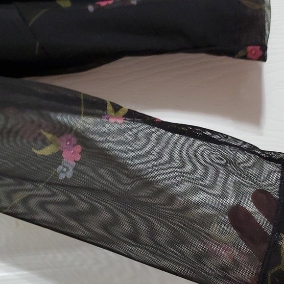 NWOT BCBGMaxAzria Black Floral Mesh Lined Long Sleeve Crop Top Size Medi… - Picture 3 of 11